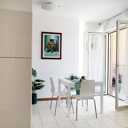 Holihome_chicky House Frn 阿尔巴·阿德里亚蒂卡